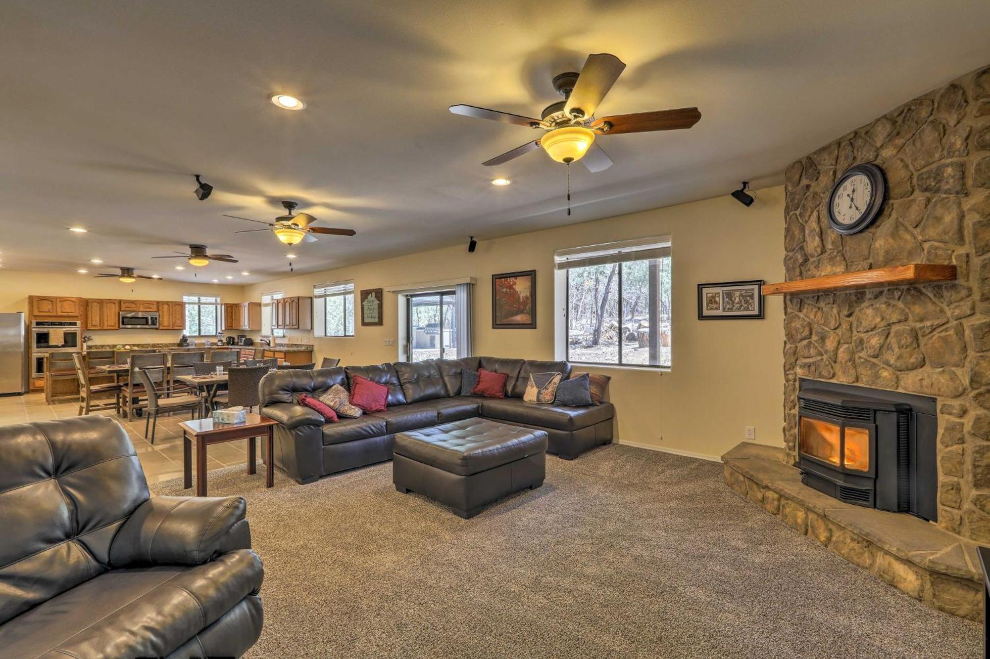 Spacious Pinetop-Lakeside Home With Hot Tub And Grill! Eksteriør bilde