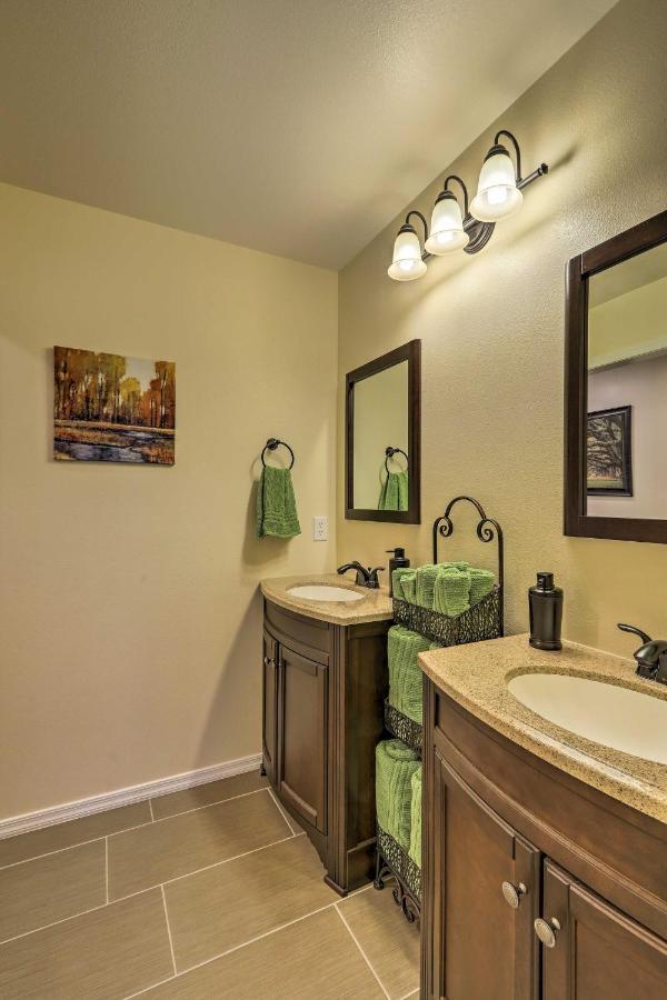 Spacious Pinetop-Lakeside Home With Hot Tub And Grill! Eksteriør bilde